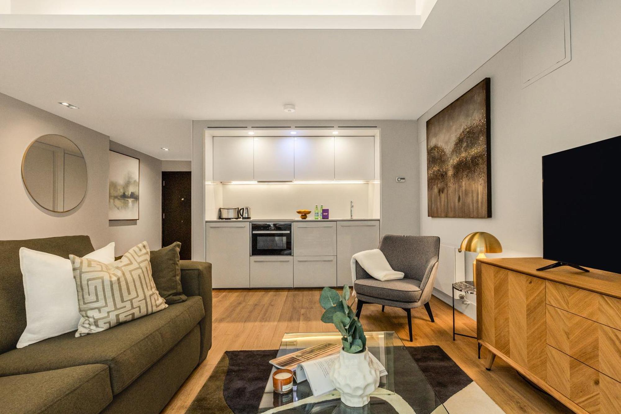 Apartment Tower Of - Your London
